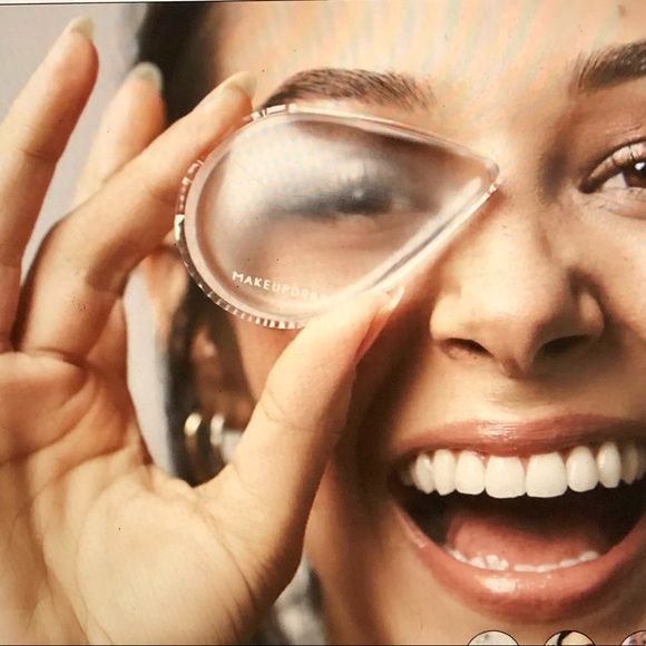 Makeupdrop Original - Silicone Beauty Applicator - Picture 3 of 3